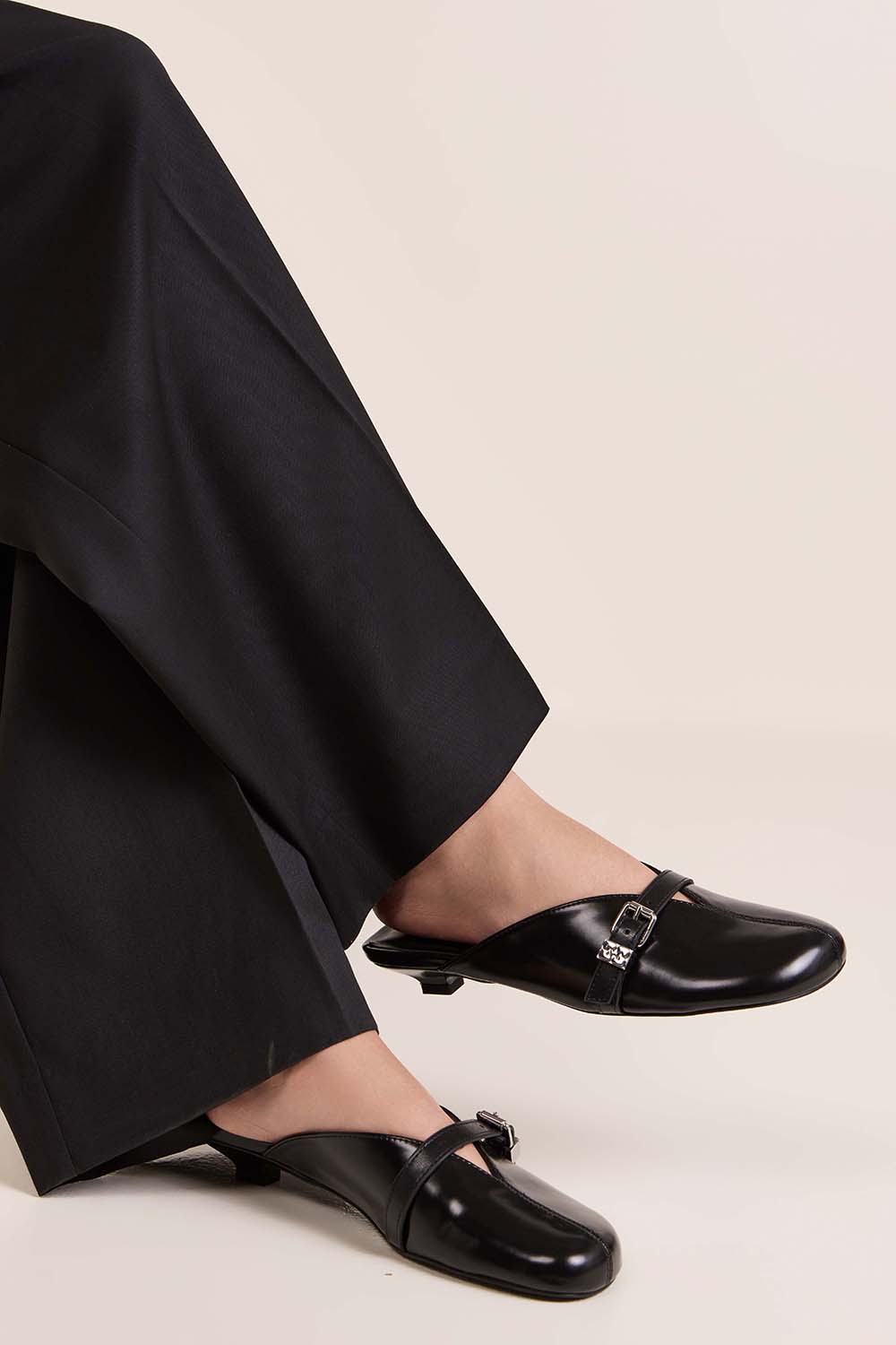 נעלי מיולס עקב קטן